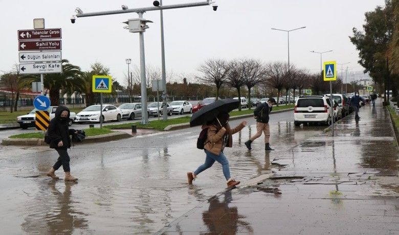 Samsun’un merkez ilçelerine 48saatte 111,9 kilo yağış düştü - Samsun’da son 48 saatte merkez ilçeleri Atakum, Tekkeköy, İlkadım ve Canik’te metrekareye 111,9 kilo yağış düştü.