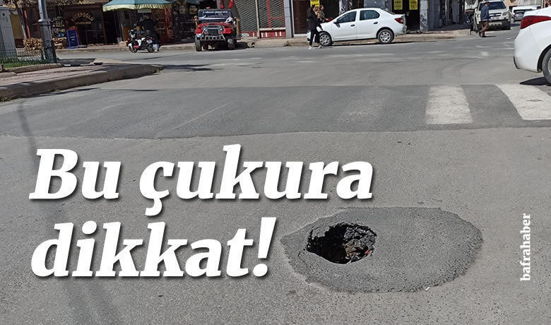 Bu Çukura Dikkat! - Samsun’un Bafra ilçesinde çökmüş yol tehlike oluşturmakta. 