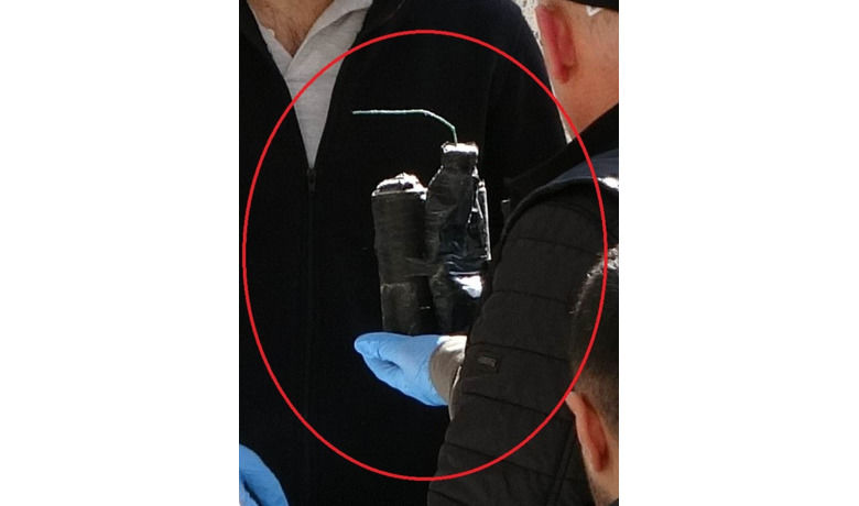 Polis, bombanın sahibini tespit etti
 - Samsun’da bir kişinin kayıp olan kedisini ararken bulduğu el yapımı bombanın sahibi, polisin yaptığı araştırma sonucu tespit edildi.