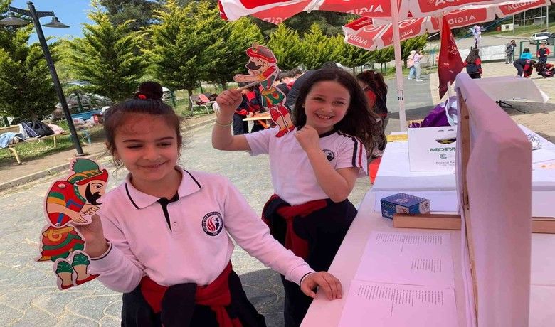 Hemşirelik öğrencileriprojelerini festivale çevirdi - Ondokuz Mayıs Üniversitesi (OMÜ) Sağlık Bilimleri Fakültesi Hemşirelik Bölümü son sınıf öğrencileri, edindikleri bilgililer festival ile çocuklara öğretti.