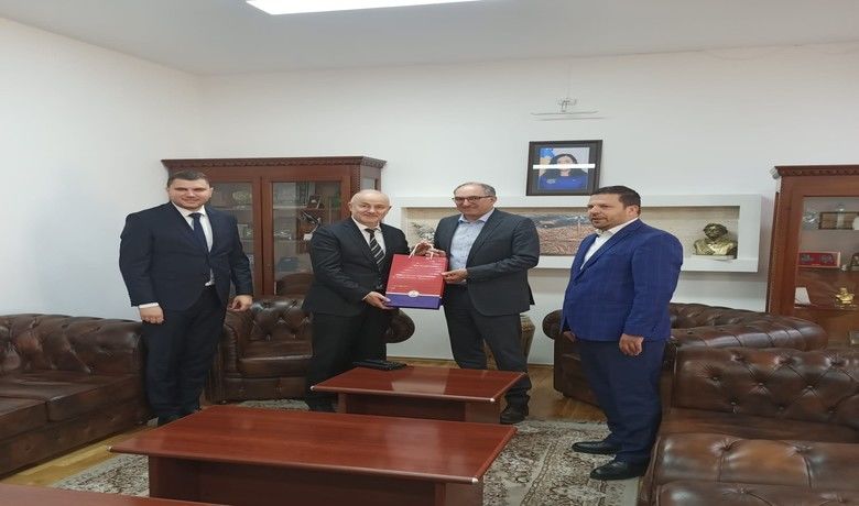Rektör Ünal: “Kosovagönül coğrafyamızın bir parçası” - Ondokuz Mayıs Üniversitesi (OMÜ) Rektörü Prof. Dr. Yavuz Ünal, “Dost, kardeş ülke Kosova, her zaman gönül coğrafyamızın bir parçası olmuştur” dedi.