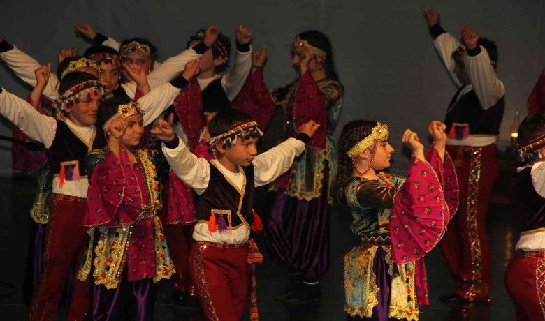 Samsun’da ’Atalarımın Dansı’ şöleni
 - Samsun’da Balkan halk oyunlarının yaşatılması adına 15 ayda 280 gencin eğitildiği proje, düzenlenen "Atalarımın Dansı" şöleniyle izleyenlere coşku dolu anlar yaşatarak kapanış yaptı. Proje çerçevesinde unutulmaya yüz tutan Selanik yöresi halk oyunlarını yaşatacak bir ekip oluşturuldu.