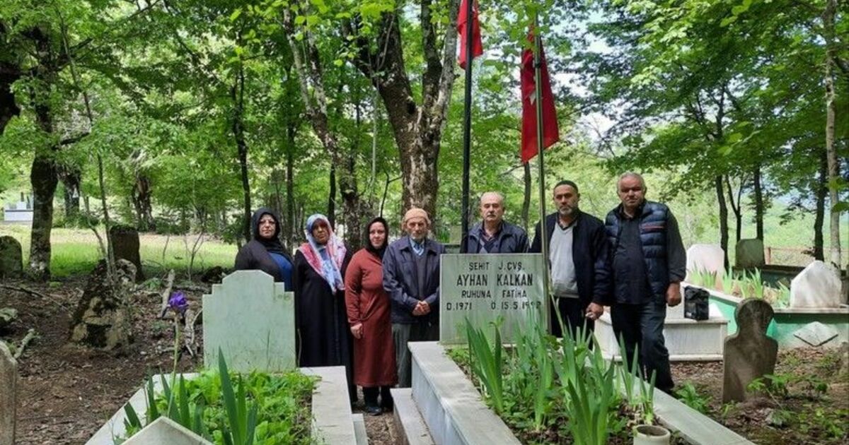 Şehit jandarma çavuş kabri başında dualarla anıldı
