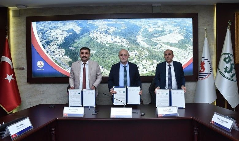Tarım arazilerinin kullanımıhakkında protokol imzaladı - Ondokuz Mayıs Üniversitesi (OMÜ), Devlet Su İşleri (DSİ) 7. Bölge Müdürlüğü ve Ladik Akdağ Sulama Birliği arasında tarım arazilerinin kullanımı hakkında protokol imzaladı.