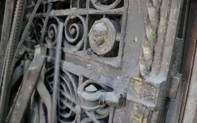 Tarihi eser avcıları bu kapının peşini bırakmıyor
