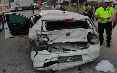 Samsun’da kamyon kırmızı ışıkta bekleyen araçlara çarptı: 1 ölü, 2 yaralı
