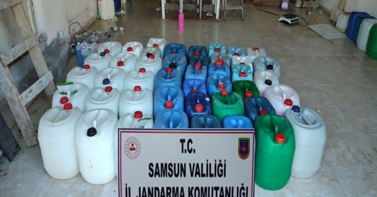 Merdiven altı 2 bin 961 litre kimyevi sıvı ele geçirildi
