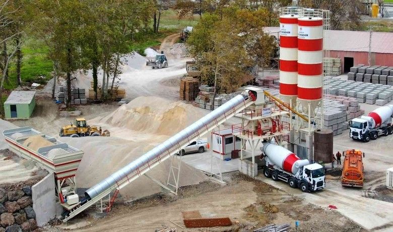 Beton santralleri altyapı çalışmalarına hız kattı - SAMSUN (İHA) – Samsun Büyükşehir Belediyesi’nin kurduğu 4 beton santrali altyapı çalışmalarına hız kattı. Yatırım maliyetlerini 4’te 1 oranına düşüren büyükşehir çalışmaları da 3 kat hızlandırdı.