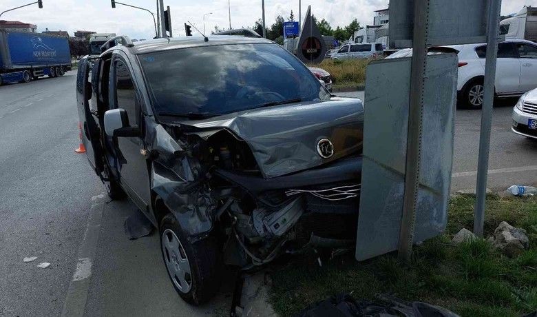 Düğüne giderken kaza geçirdiler: 4 yaralı
 - Ordu’dan İstanbul’a düğüne giden ailenin içinde bulunduğu aracın Samsun’da karıştığı kazada 4 kişi yaralandı.