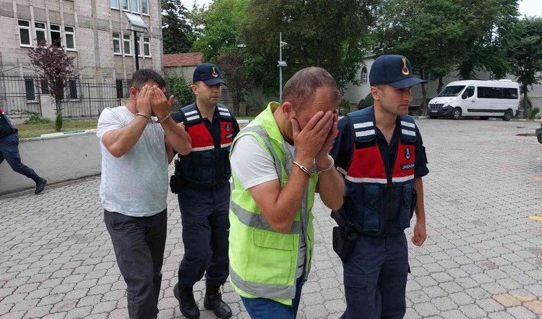 Sahte elektrik işçisi yeleğiylekablo hırsızlığı: 2 gözaltı - Samsun’da giydiği sahte elektrik işçisi yeleğiyle enerji nakil hattı çalan 2 zanlı, jandarma tarafından suçüstü yakalandı.