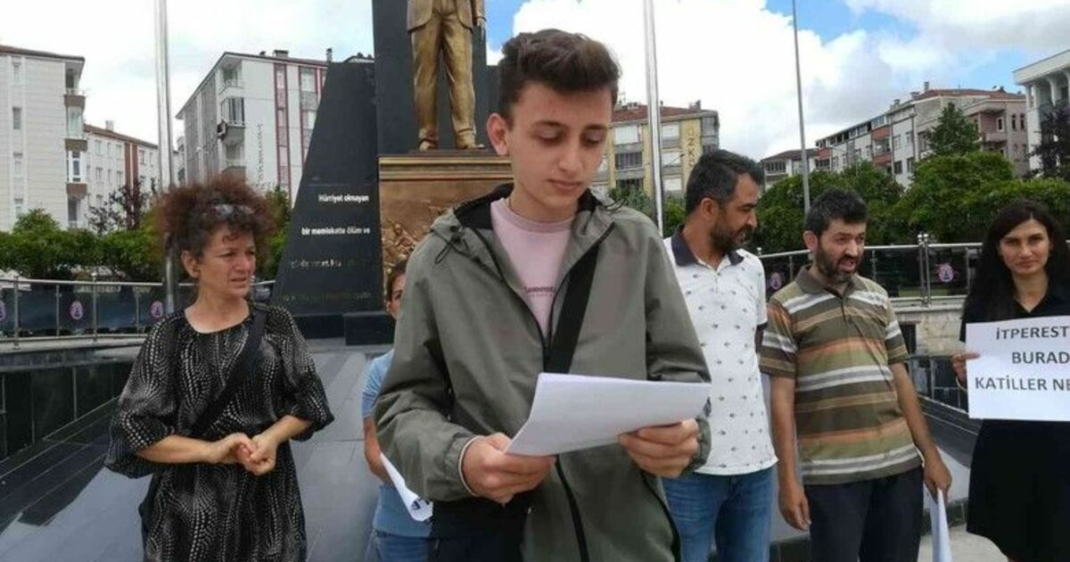 Hayvan severler sokak hayvanları için basın açıklaması yaptı
