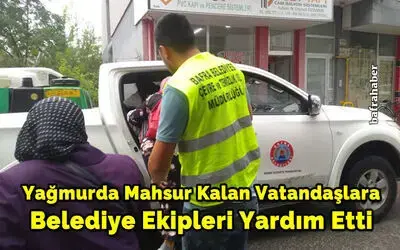 Yağmurda Mahsur Kalan Vatandaşlara Belediye Ekipleri Yardım Etti