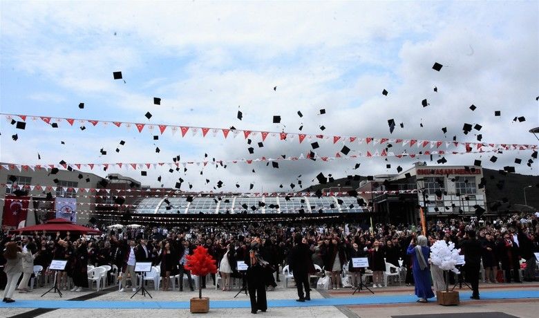 Genç mühendislerin mezuniyet coşkusu
 - Ondokuz Mayıs Üniversitesi (OMÜ) Mühendislik Fakültesi, 2021-2022 akademik yılı sonunda düzenlediği 26. dönem mezuniyet töreni ile genç mühendislerini geleceğe uğurladı.