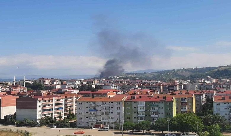 Tekkeköy’deki yangın korkuttu
 - Samsun’un sanayi bölgesi Tekkeköy ilçesinde çıkan yangın sonrası oluşan karabulutlar çevrede korkuya yol açtı.