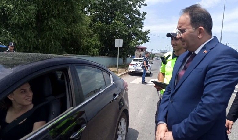 Bayramda yol denetimi
 - Samsun’un Bafra ilçesinde kontrol noktasında trafik denetimine katılan Kaymakam Cevdet Ertürkmen, sürücülere trafik kurallarına uymaları konusunda uyarılarda bulundu.