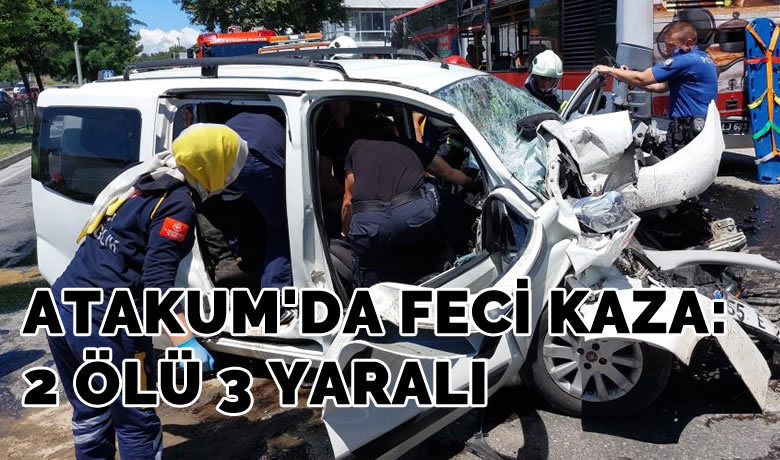 Atakum'da Minivan halk otobüsüne çarptı:2 ölü, 3 ağır yaralı