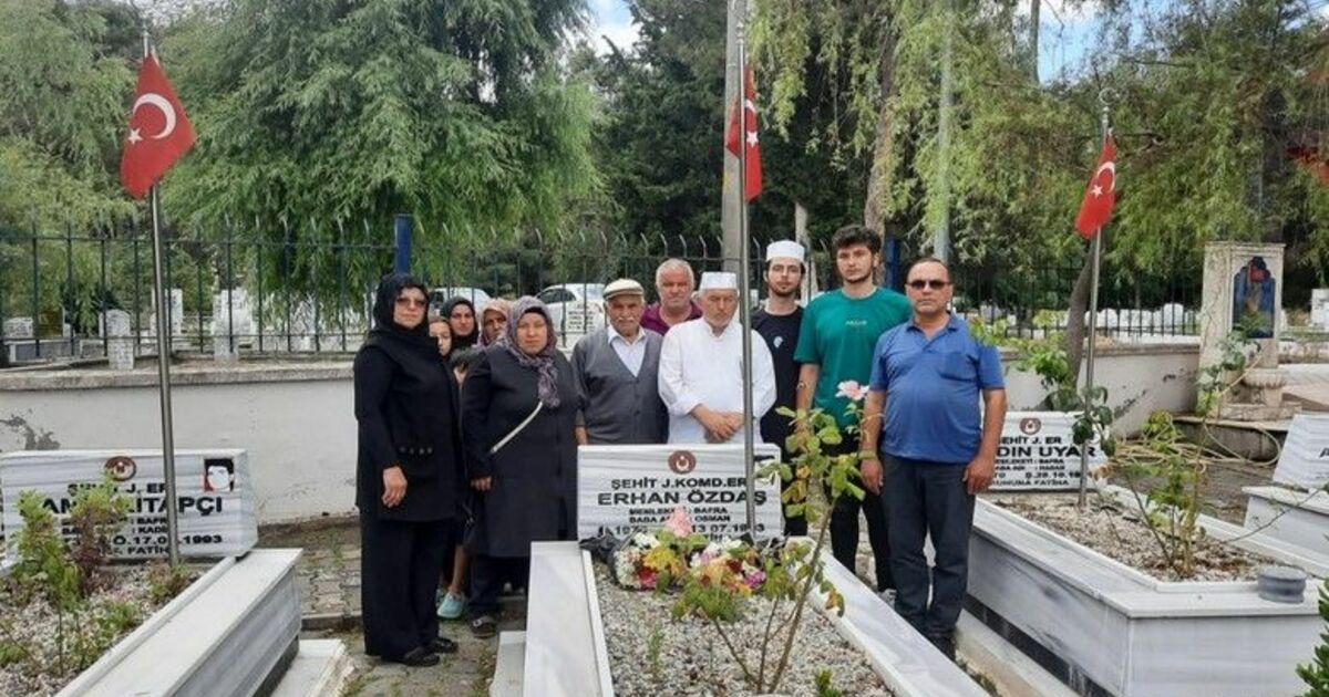 Şehit asker mezarı başında anıldı
