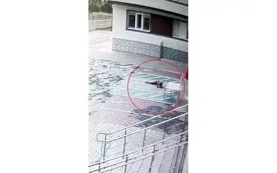 Bakım merkezinin yangın merdiveninden düşen genç ağır yaralandı
