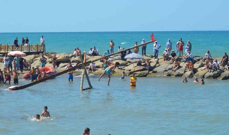 Yakakent 48. Kültür Sanatve Deniz Oyunları Festivali - Samsun’un Yakakent ilçesinde organize edilen "48. Kültür Sanat ve Deniz Oyunları Festivali" renkli görüntülere sahne oldu.