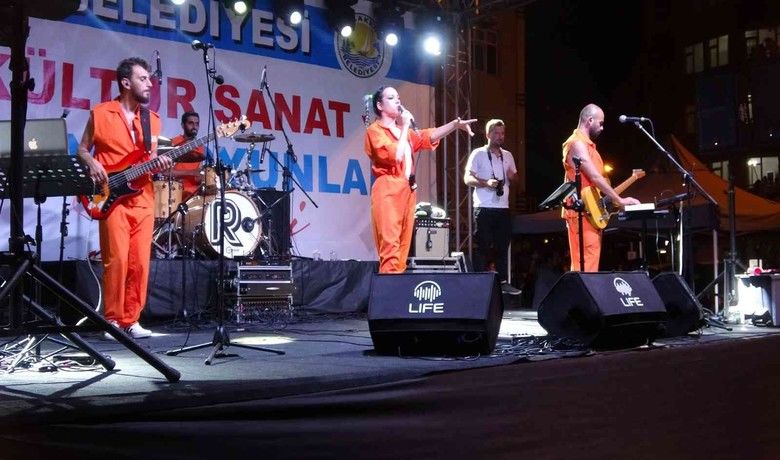 Yakakent’te Türk Somonu Şöleni
 - Samsun’un Yakakent ilçesinde organize edilen "48. Kültür Sanat ve Deniz Oyunları Festivali" etkinlikleri çerçevesinde "Yakakent Türk Somonu Şöleni" yapıldı. Izgaralarda pişirilen bir ton balık vatandaşlara ikram edildi. Sahneye çıkan RANDOM ve KOLİVA da kalabalığı coşturdu.