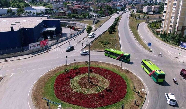 Türkiye’nin ilk hızlı şarjözelliğine sahip elektrikli otobüsleri Samsun’da - Türkiye’de ilk olan ultra hızlı şarj özelliğine sahip lityum pilli elektrikli otobüsler Samsun caddelerinde boy gösterdi. Hem ekonomik hem de çevre dostu olan elektrikli otobüsler, test sürüşleri tamamlandığında vatandaşlara ulaşım hizmeti verecek.
