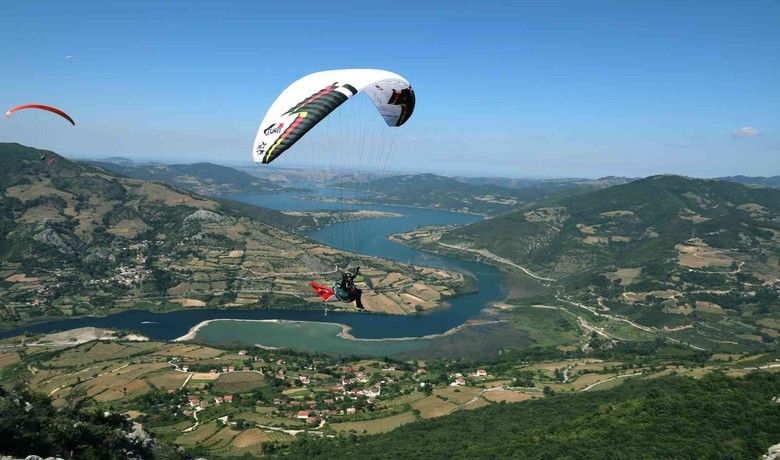 KAPIKAYAFEST 2022 sona erdi - Yamaç paraşütü, su sporları, motor sporları, dağcılık, kamp ve daha nice etkinliklerin yapıldığı "Uluslararası Kapıkaya Doğa Sporları ve Kültür Festivali(KAPIKAYAFEST)" sona erdi.