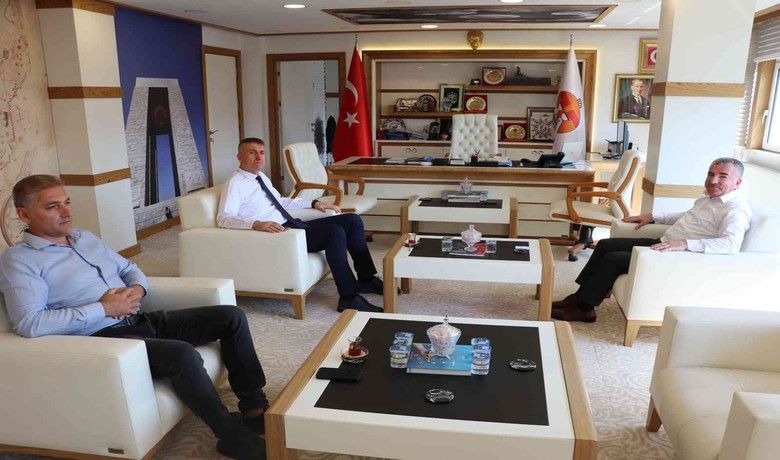 Havza-Bafra Yolu incelendi: cangüvenliği açısından önem arz etmekte - Bafra İl Karayolunda yapılabilecek olan genişletme ve bakım çalışmalarının can ve mal güvenliği acısından önemli olduğunu söyledi.