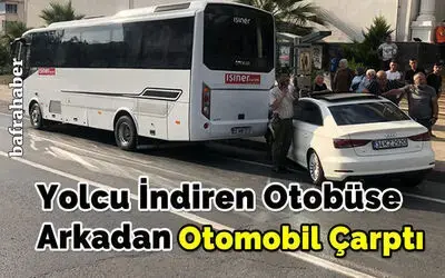 Yolcu İndiren Otobüse Arkadan Otomobil Çarptı