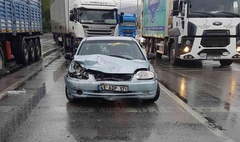 Samsun’da iki otomobil çarpıştı: 4 yaralı
 - Samsun’da iki otomobilin çarpışması sonucu meydana gelen trafik kazasında 4 kişi yaralandı.