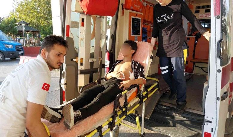 Elindeki telefonu vermeyince bıçaklandı
 - Samsun’da bir genç, sokakta karşılaştığı ve elindeki cep telefonunu almak isteyen şahsa telefonu vermeyince bıçaklanarak hastanelik oldu.