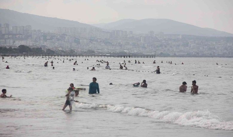 Sıcaktan bunalan vatandaşlar sahillere akın etti
 - Samsun’da sıcaktan bunalan vatandaşlar serinlemek için sahillere akın etti.
