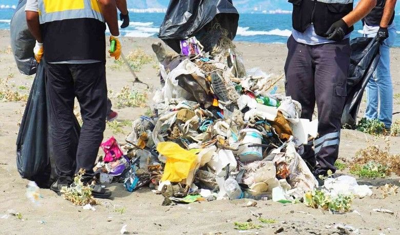 Samsun plajlarından günde 8 ton atık toplanıyor
 - Samsun plajlarından günde 8 ton atık malzeme toplanıyor.
