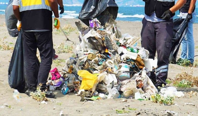 Samsun plajlarından günde 8 ton atık toplanıyor

