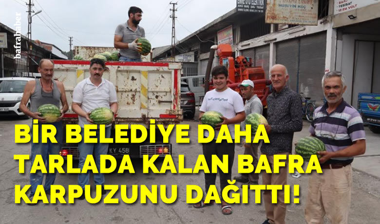 Bir belediye daha tarladakalan Bafra karpuzunu bedava dağıttı - Atakum Belediyesinin Bafra karpuzunu alış fiyatına satmasının ardından, Bafra Belediyesi de ikramlık dağıtmıştı. Şimdi de bu furyaya Terme Belediyesi katıldı.