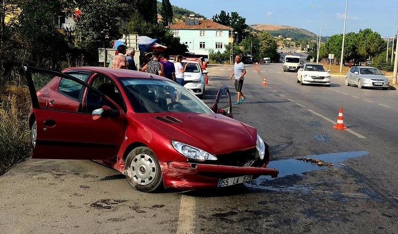 Samsun’da iki otomobil çarpıştı: 1 yaralı
 - Samsun’da iki otomobilin çarpışması sonucu meydana gelen trafik kazasında 1 kişi yaralandı.