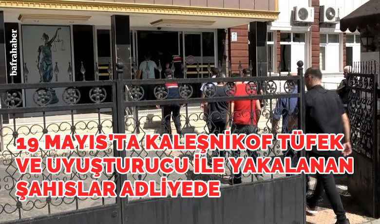 19 Mayıs’ta Kaleşnikof tüfek veuyuşturucu ile yakalanan şahıslar adliyede - Samsun’un 19 Mayıs ilçesinde jandarma tarafından bir yazlık eve düzenlenen operasyonda Kaleşnikof piyade tüfeği ve uyuşturucu madde ele geçirildi. Olayla ilgili gözaltına alınan 4 kişi adliyeye sevk edildi.