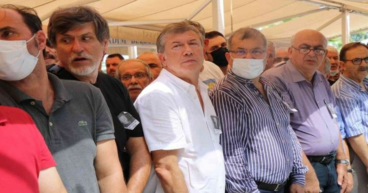 Tanju Çolak’tan babasına son görev
