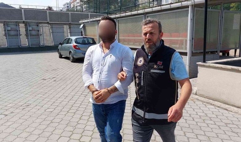 40 kişinin tutuklandığı suç örgütüyleilgili 2 kişi daha gözaltına alındı - Samsun’da 40 kişinin tutuklandığı suç örgütü operasyonuyla ilgili firarda oldukları ileri sürülen 2 kişi daha gözaltına alınarak adliyeye sevk edildi.