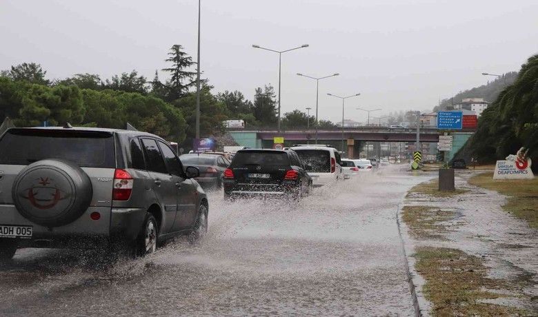 Samsun’da sağanak
 - Samsun’da etkili olan şiddetli yağış sebebiyle bazı noktalarda ana arterler göle döndü.