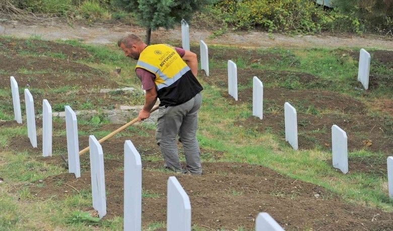 Büyükşehir 153 kimsesizin mezar taşını yaptırdı
 - Samsun Büyükşehir Belediyesi Mezarlıklar Şube Müdürlüğü Derecik Mezarlığı’nda bulunan 153 kimsesiz mezarın baş taşlarını yaptırdı.