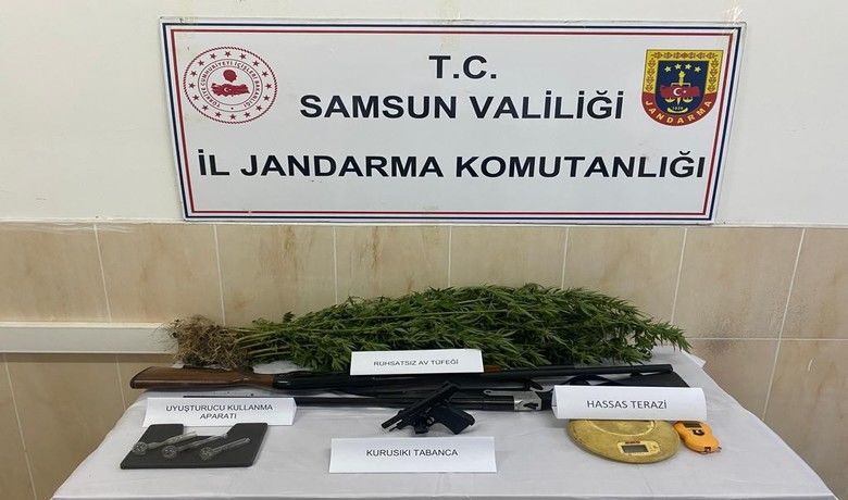Jandarmadan uyuşturucuoperasyonu: Baba-oğula gözaltı - Samsun’da jandarma ekipleri tarafından düzenlenen uyuşturucu operasyonunda baba-oğul gözaltına alındı.