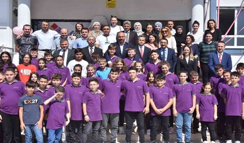 Başkan Togar: “Bu yıl4 yeni okulumuzu öğrencileriyle buluşturduk” - Samsun Tekkeköy Belediye Başkanı Hasan Togar, “İlçemiz büyüyüp gelişirken eğitim imkanlarını da bu doğrultuda artırıyoruz. Bu yıl ilçemizde 4 yeni okulumuzu öğrencileriyle buluşturduk” dedi.