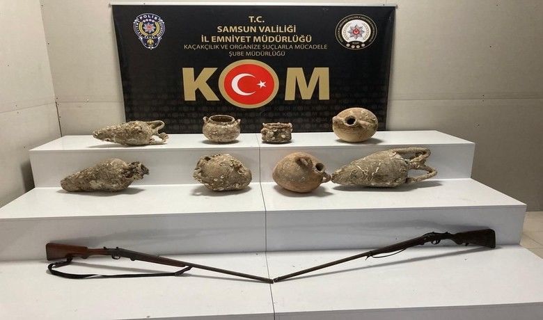KOM polisi 8 adet amfora küp ve tüfek ele geçirdi
 - Samsun’da KOM polisi tarafından bir eve düzenlenen operasyonda 8 adet amfora küp ile 2 adet ruhsatsız tüfek ele geçirildi.