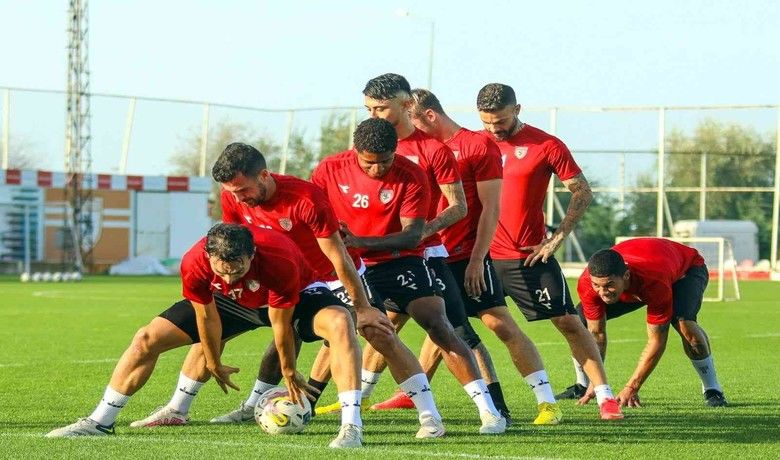 Samsunspor ile Sakaryaspor 32. randevuya çıkıyor
 - SAMSUN (İHA) – Spor Toto 1. Lig ekiplerinden Samsunspor ile Sakaryaspor ligin 6. haftasında birbirlerine 32. kez rakip olacaklar.