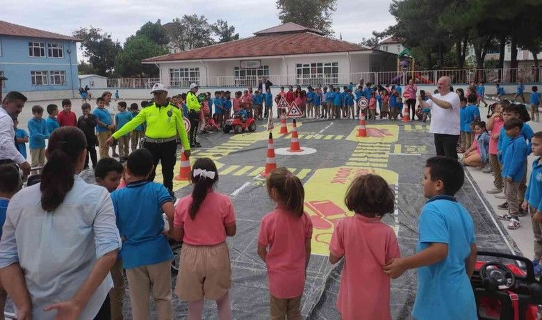 Yakakent’te öğrencilere trafik eğitimi
 - Samsun’un Yakakent ilçesinde "Trafik Dedektifleri Projesi" çerçevesinde öğrencilere eğitim verildi.