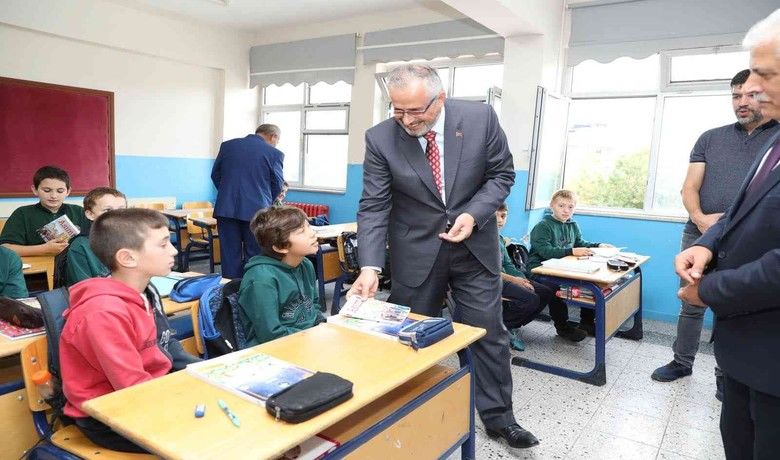 Başkan Kılıç’tan öğrencilere: “Hayallerinize vehedeflerinize ulaşmak için çok çalışın” - Öğrencilerle bir araya gelen Bafra Belediye Başkanı Hamit Kılıç, “Hayallerinize, hedeflerinize ulaşmak için çok çalışın. Bizler, her zaman size destek vermeye hazırız” dedi.