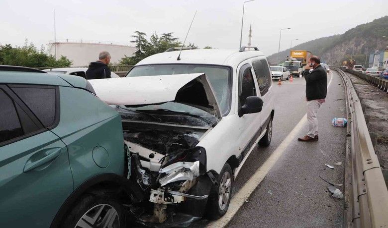 Samsun’da 8 araç birbirine girdi: 1 yaralı
 - Samsun’da 8 aracın karıştığı 3 farklı trafik kazasında 1 kişi yaralandı.
