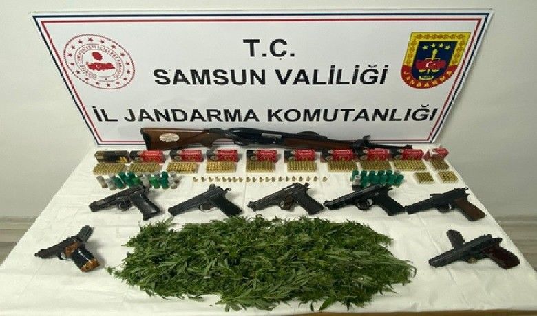 Jandarmadan 27 olayda 29 şüpheliye gözaltı
 - Samsun Valiliği İl Jandarma Komutanlığınca 14-21 Eylül tarihleri arasında 27 uyuşturucu ve kaçakçılık olayında 29 şüpheli şahıs gözaltına alındı, 14 tabanca, 3 av tüfeği ve çok miktarda uyuşturucu madde ele geçirildi.