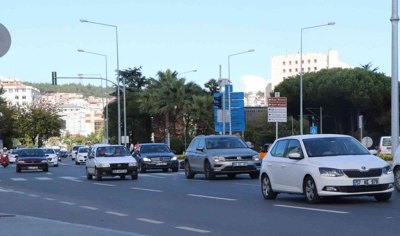 Samsun’da trafiğe kayıtlı araçsayısı 410 bin 155 oldu - Türkiye İstatistik Kurumu (TİÜK) verilerine göre Samsun’da ağustos ayı sonu itibarıyla trafiğe kayıtlı araç sayısı 410 bin 155 oldu.
