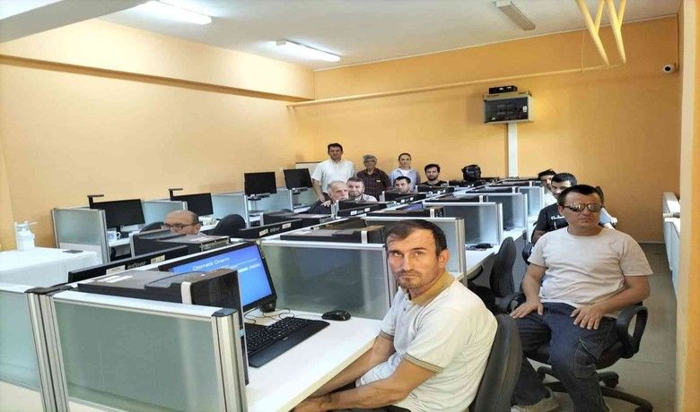 Görme engellilere Bilgisayarİşletmenliği Eğitimi Kursu - Samsun Bafra Görme Engelliler Derneği ve Bafra Halk Eğitim Merkezi aracılığıyla açılan Bilgisayar İşletmenliği Eğitim Kursu devam ediyor.